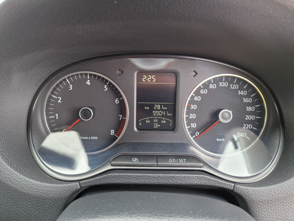 2010 Volkswagen Polo - image 28