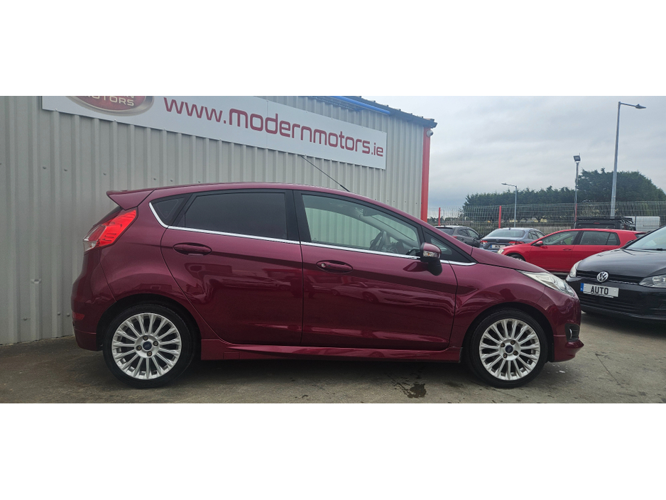 2015 Ford Fiesta - image 5