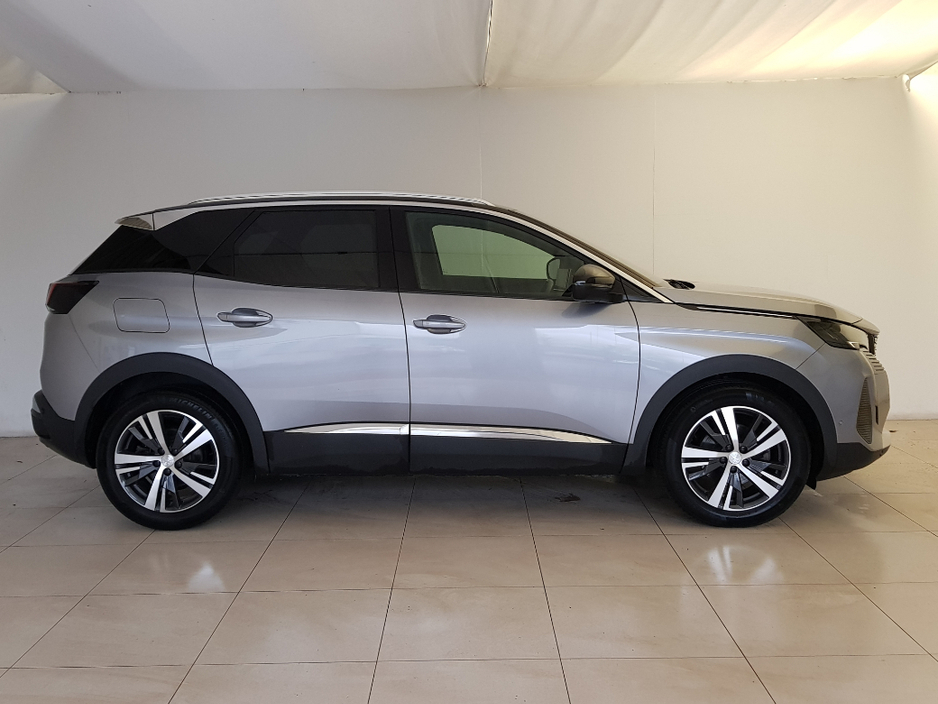 2023 Peugeot 3008 - image 2