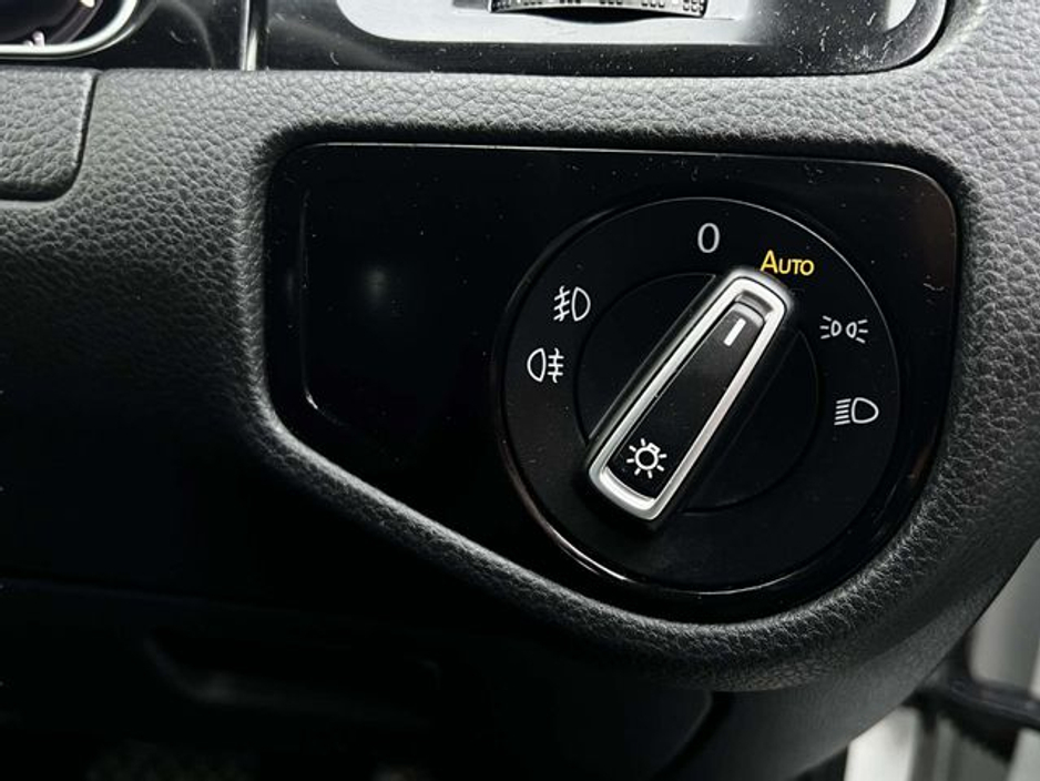 2019 Volkswagen Golf - image 12