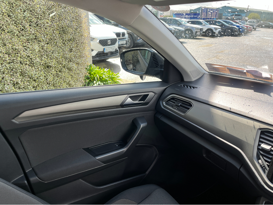 2021 Volkswagen T-Roc - image 16