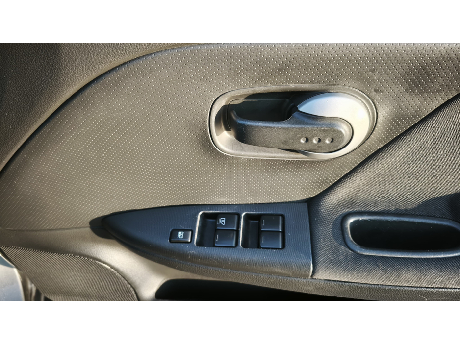 2012 Nissan Note - image 9