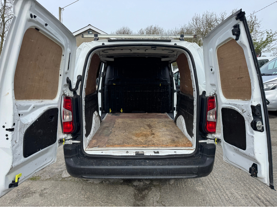 2019 Peugeot Partner - image 5