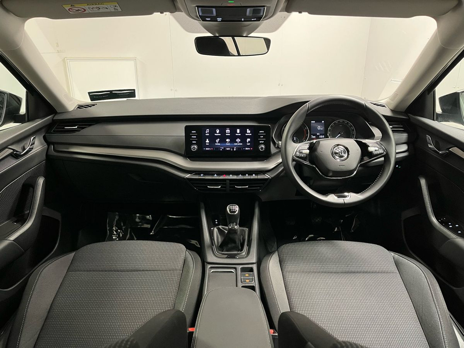 2023 Skoda Octavia - image 2