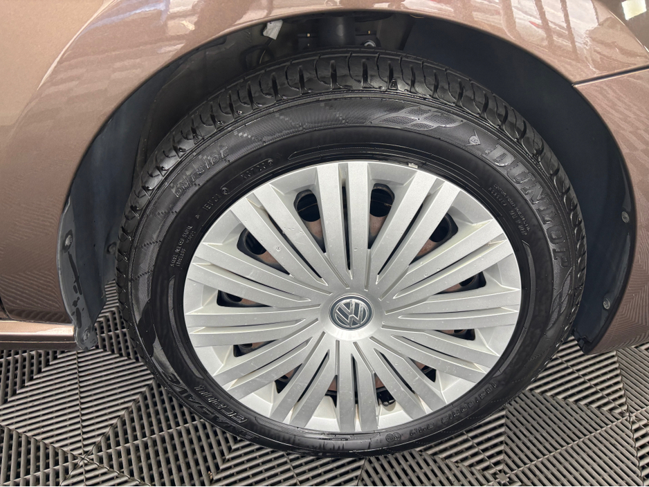 2015 Volkswagen Polo - image 5