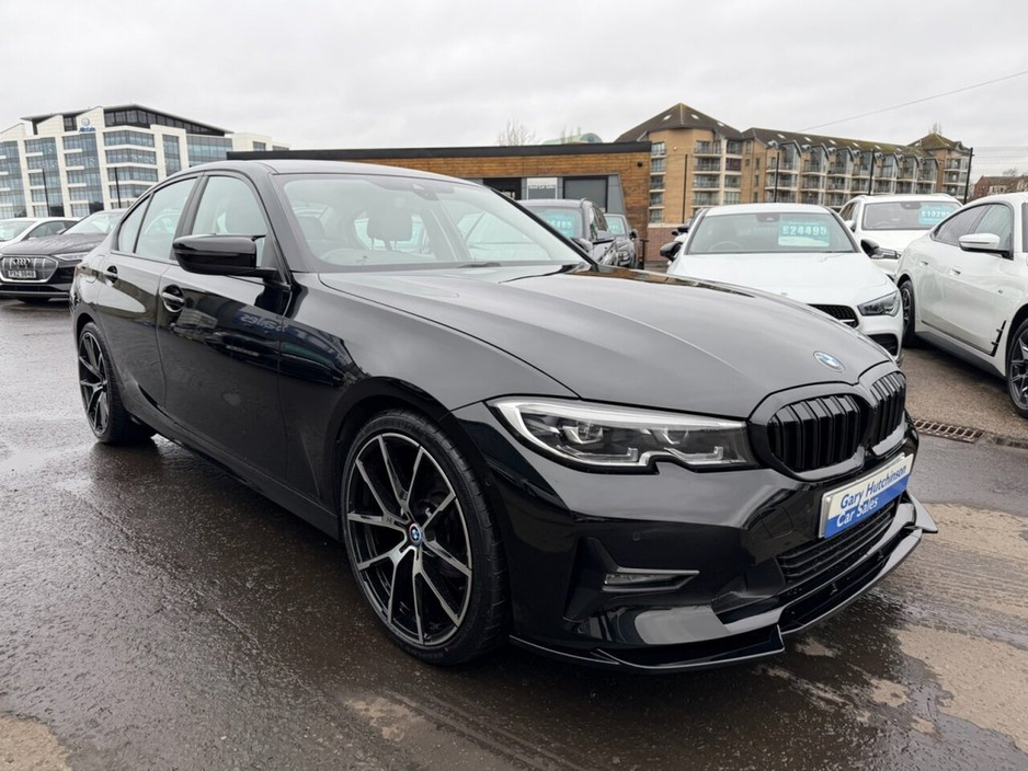 2021 BMW 3 Series - image 9