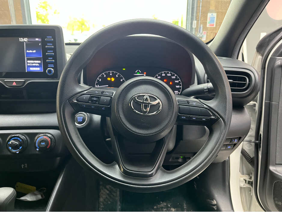 2021 Toyota Yaris - image 7