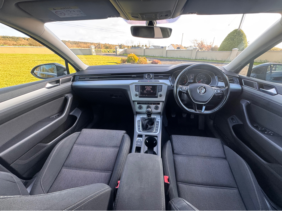 2015 Volkswagen Passat - image 15