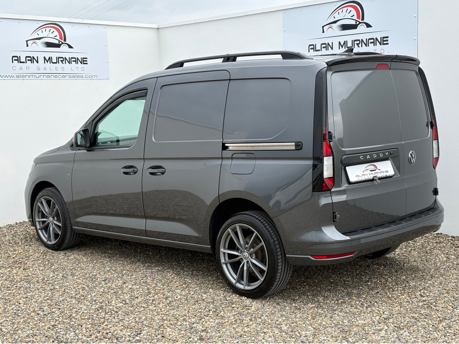 2025 Volkswagen Caddy - image 11
