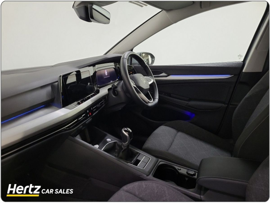 2023 Volkswagen Golf LIFE 2.0 TDI 115HP Diesel Manual €26,995