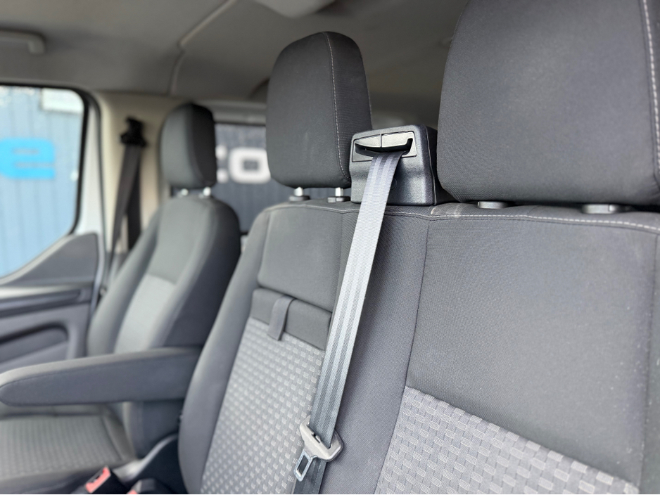 2021 Ford Transit Custom Kombi - image 41