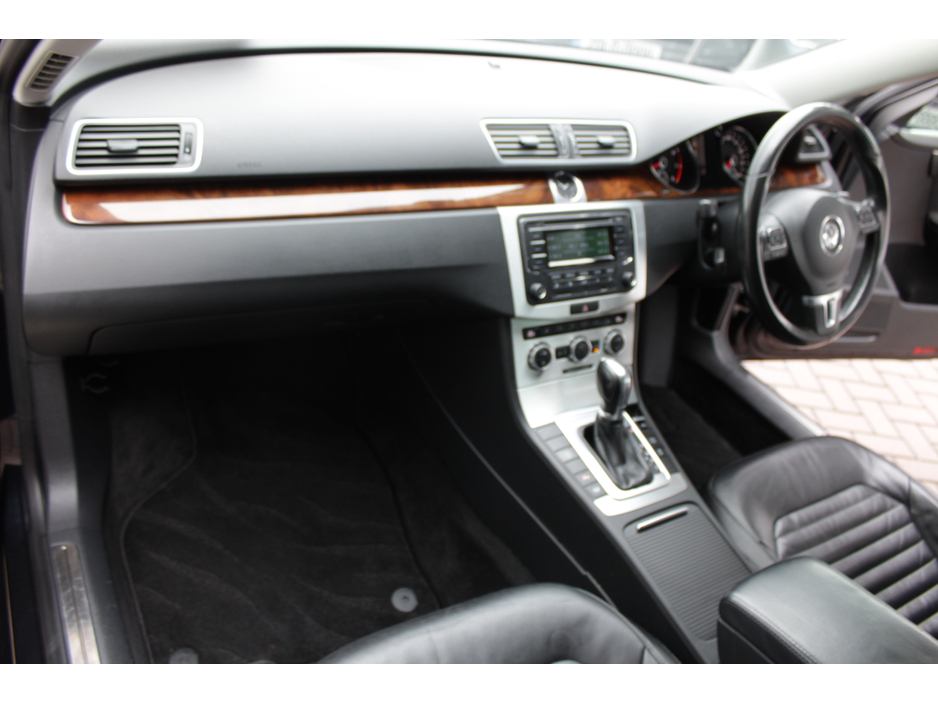 2014 Volkswagen Passat - image 19