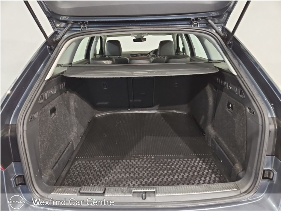 2021 Skoda Superb - image 11