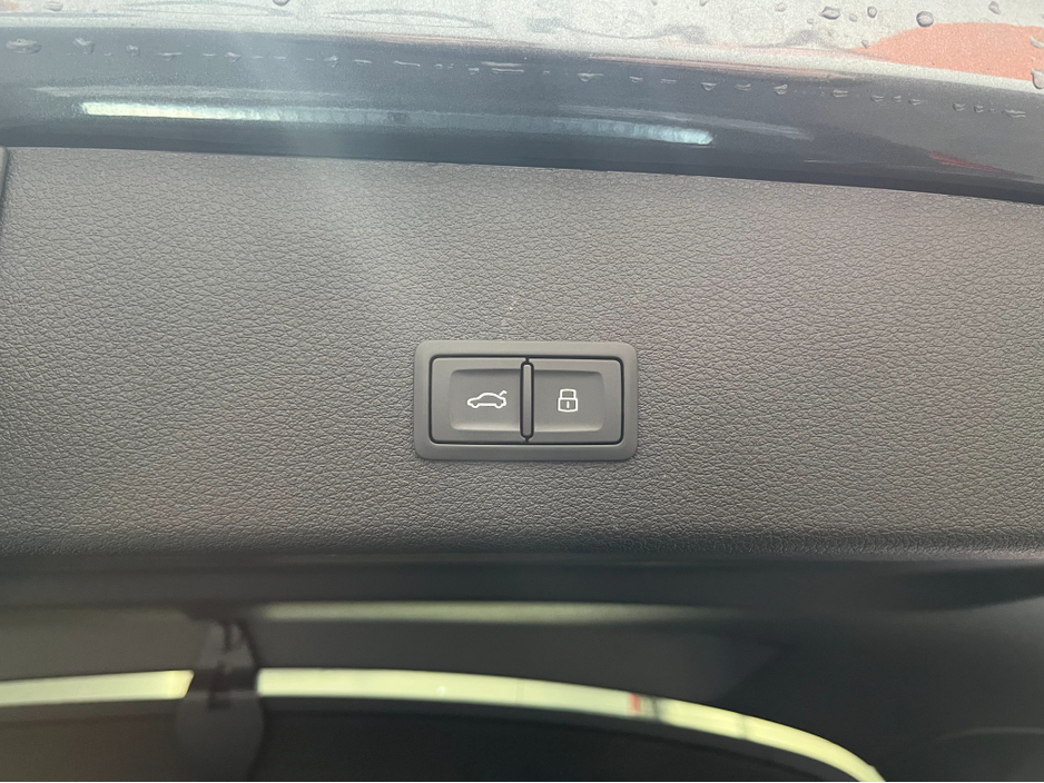 2021 Audi e-tron - image 9