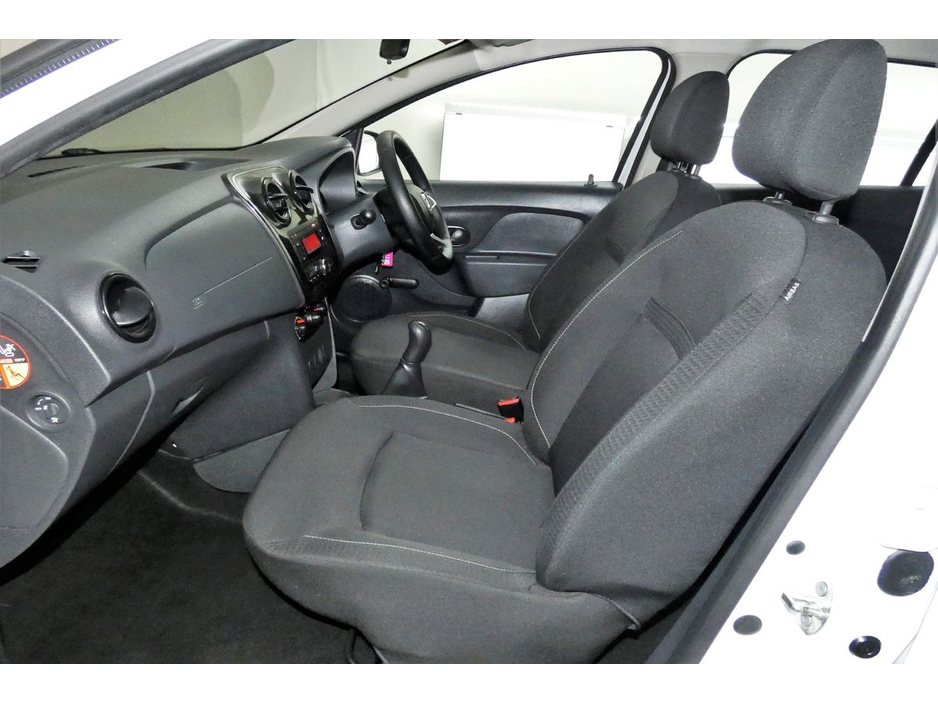 2018 Dacia Sandero - image 15