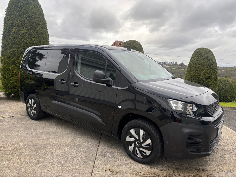 2021 Peugeot Partner - image 3