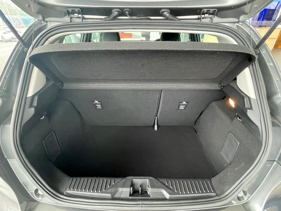 2022 Ford Fiesta - image 25