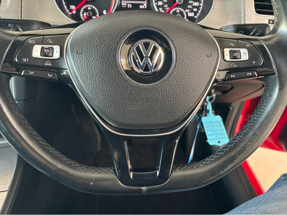 2014 Volkswagen Golf - image 17
