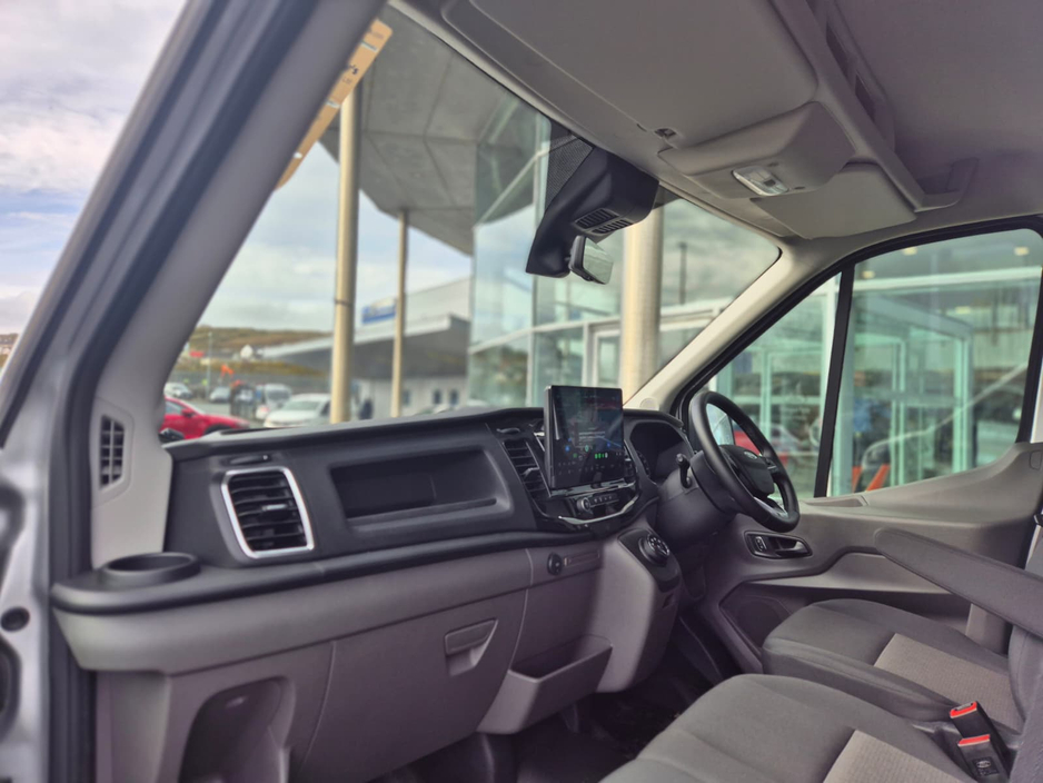2025 Ford Transit - image 7