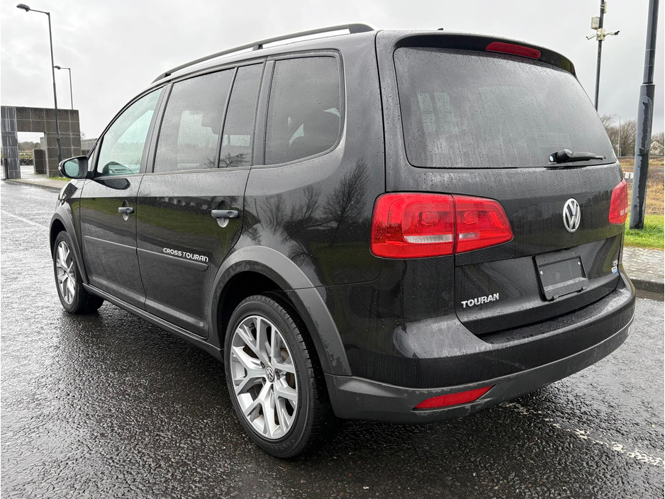 2015 Volkswagen Touran - image 3