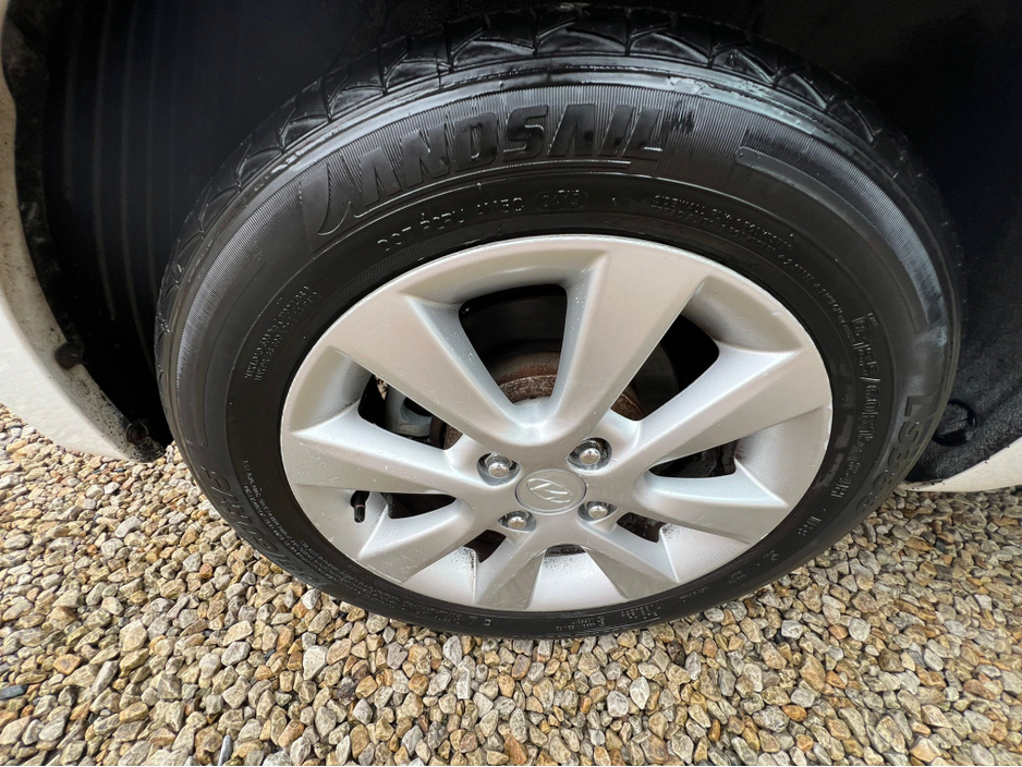 2013 Hyundai i20 - image 20