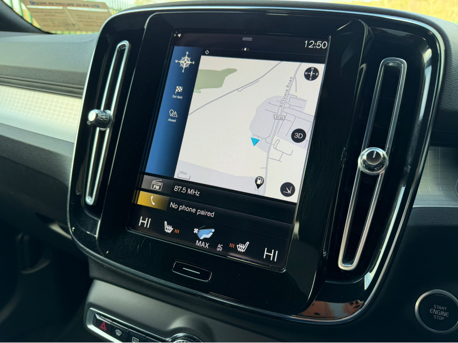 2023 Volvo XC40 - image 12