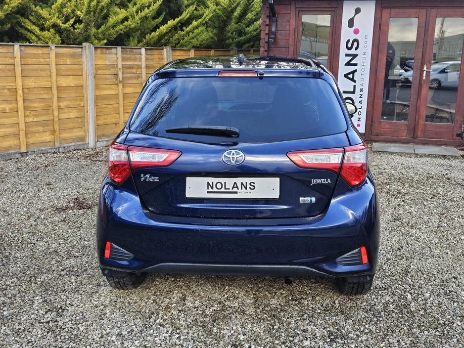 2017 Toyota Vitz - image 15