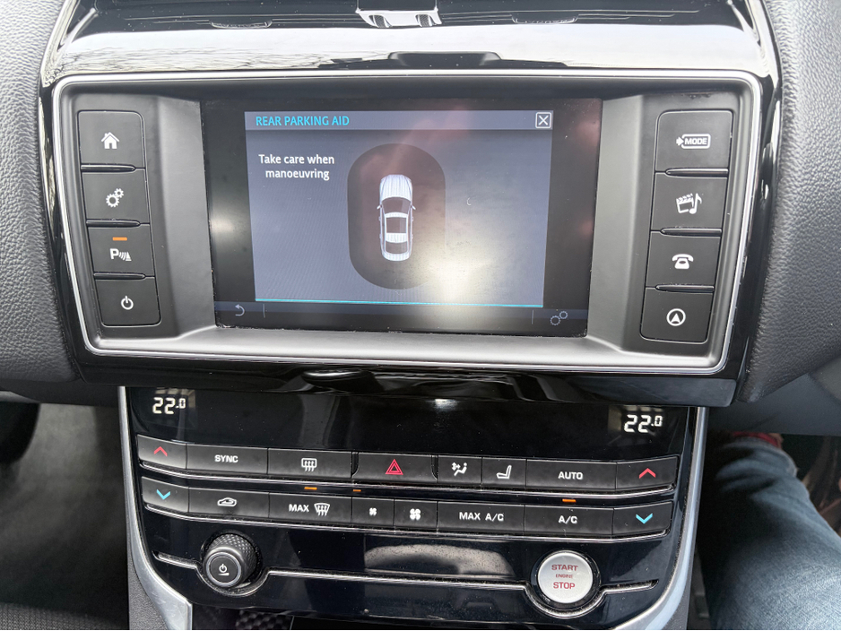 2018 Jaguar XE - image 13