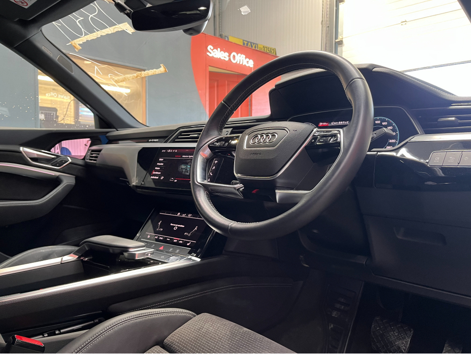 2021 Audi e-tron - image 11