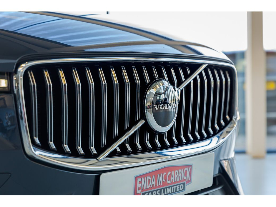 2023 Volvo XC60 - image 12