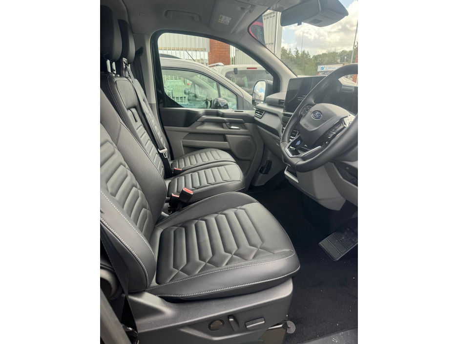 2026 Ford Tourneo Custom PHEV 2.5 Titanium Wheelchair Accessible Taxi