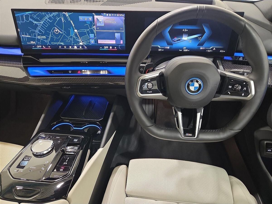 2025 BMW i5 - image 5