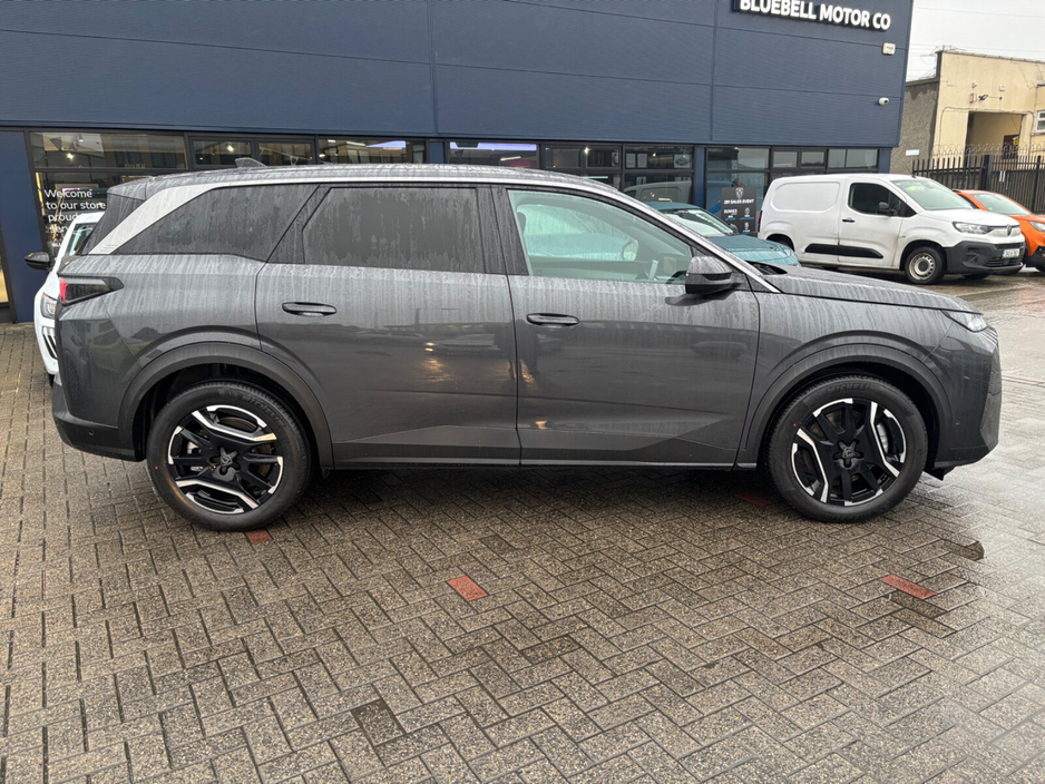2026 Peugeot 5008 BEV 73kwh 210hp Allure €54,500