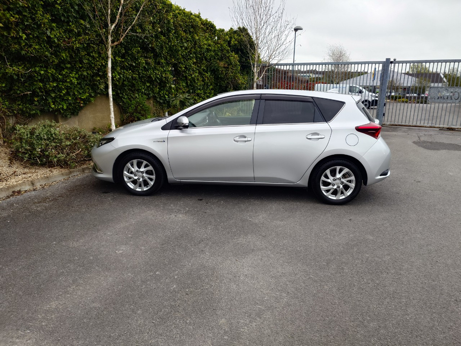 2016 Toyota Auris - image 8