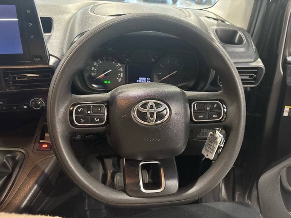 2020 Toyota Proace City - image 9