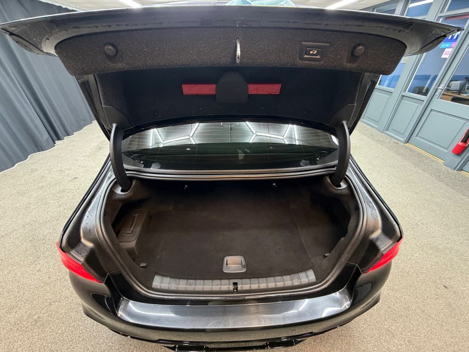 2019 BMW 5 Series - image 34