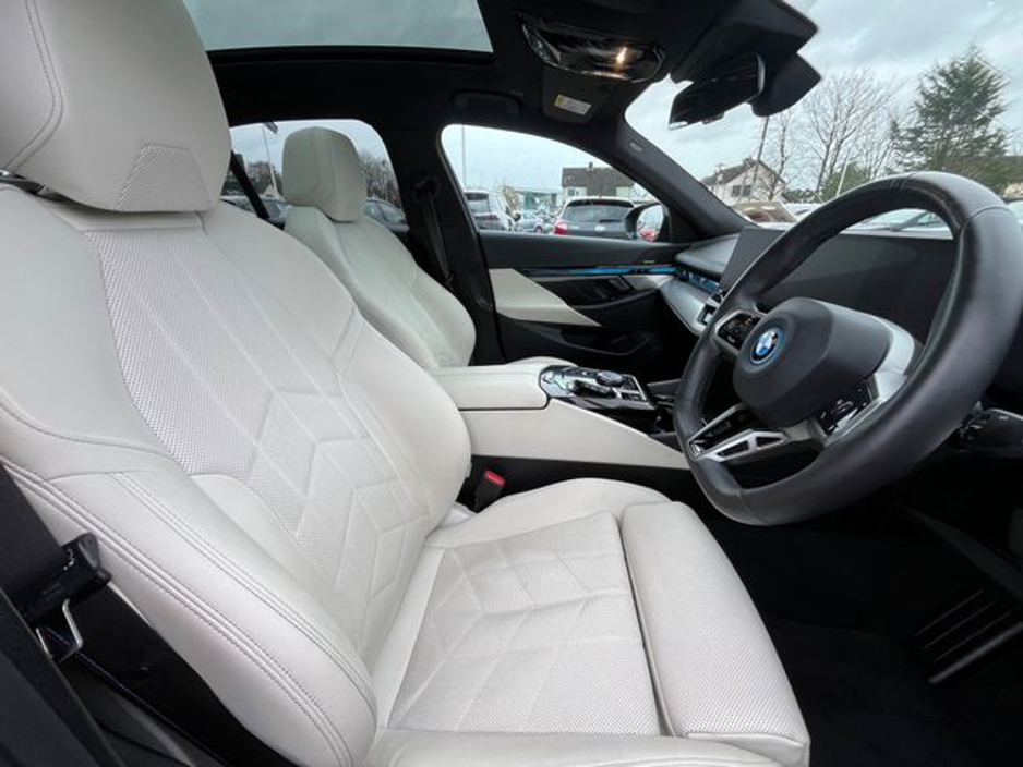 2024 BMW 5 Series - image 11