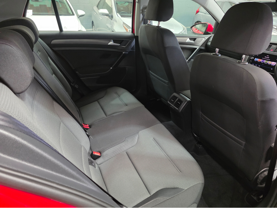 2019 Volkswagen Golf - image 14