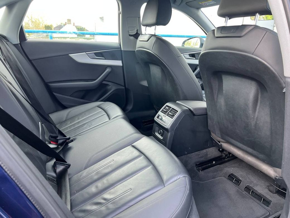 2021 Audi A4 2.0 TDI 30 // DIAMOND CUT ALLOYS // LEATHER HEATED SEATS // APPLE CARPLAY/ANDROID AUTO €27,900