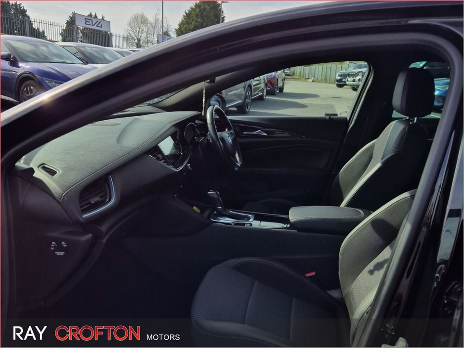 2018 Vauxhall Insignia - image 6