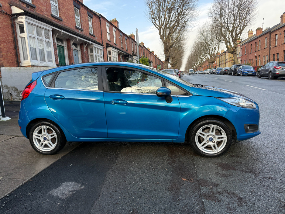 2015 Ford Fiesta - image 4