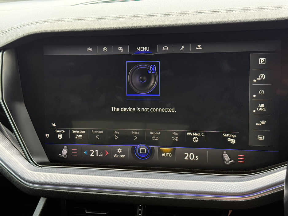 2019 Volkswagen Touareg - image 14