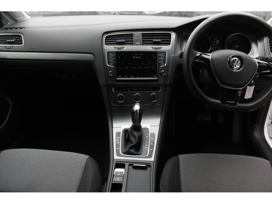 2016 Volkswagen Golf - image 17