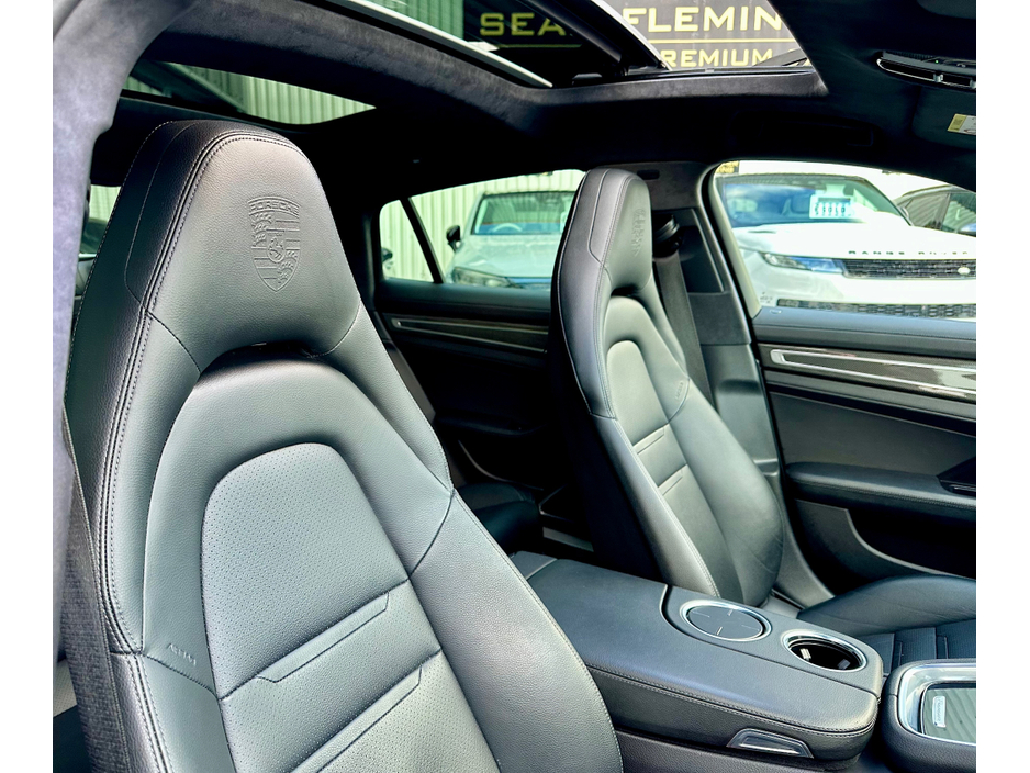 2022 Porsche Panamera 2+2 E-HY E-HYBRID CARBON TRIM €84,950
