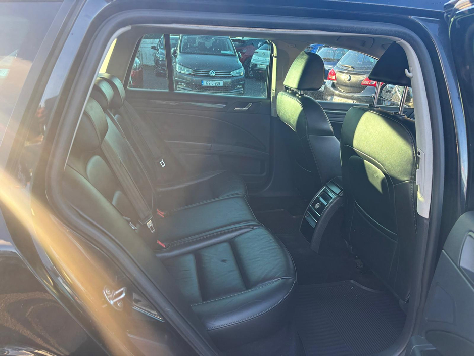 2015 Skoda Superb - image 2