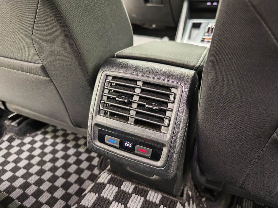 2021 Volkswagen Golf - image 8