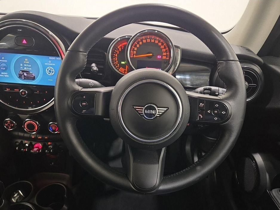 2021 MINI Hatch - image 5