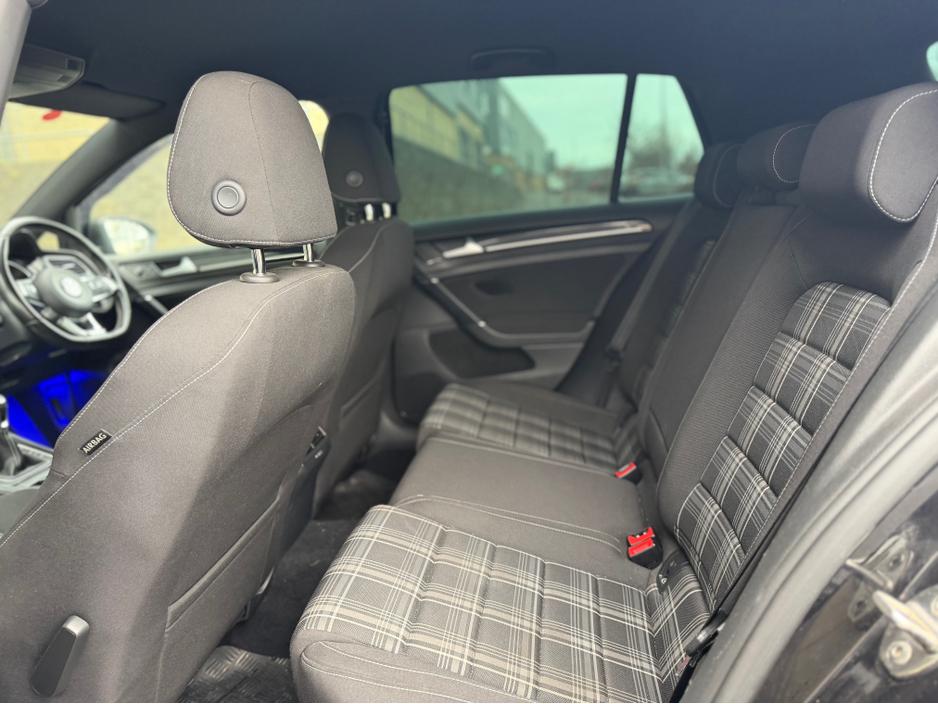 2015 Volkswagen Golf - image 21