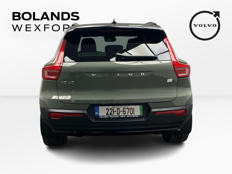 2022 Volvo XC40 - image 12