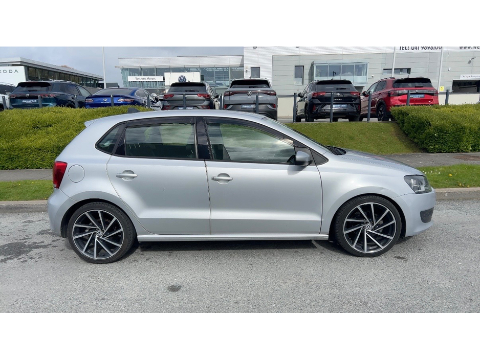 2013 Volkswagen Polo - image 4